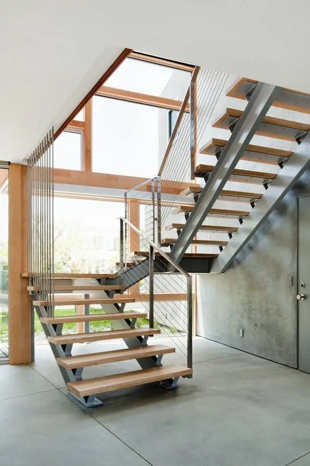 Custom morden design interior house curved tempered laminated glass or wooded stairs steps and glass railing