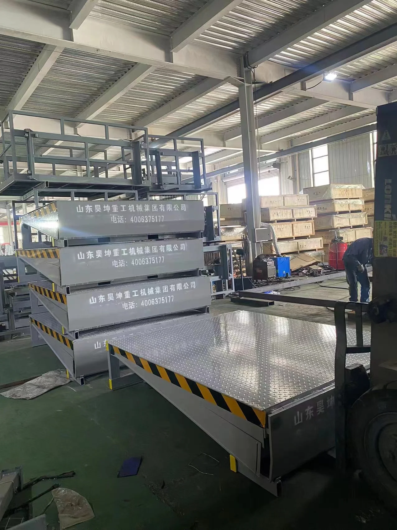 6T 8T 10T 12T manual electric ramp cargo loading forklift truck fixed boarding bridge hydraulic cylinder dock leveler