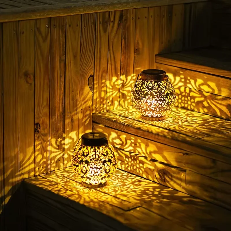 Outdoor Wrought Iron Hand Hollowed Design Garden Lawn Landscape Projection Lights Outdoor Solar Projection Lamp Solar Lantern