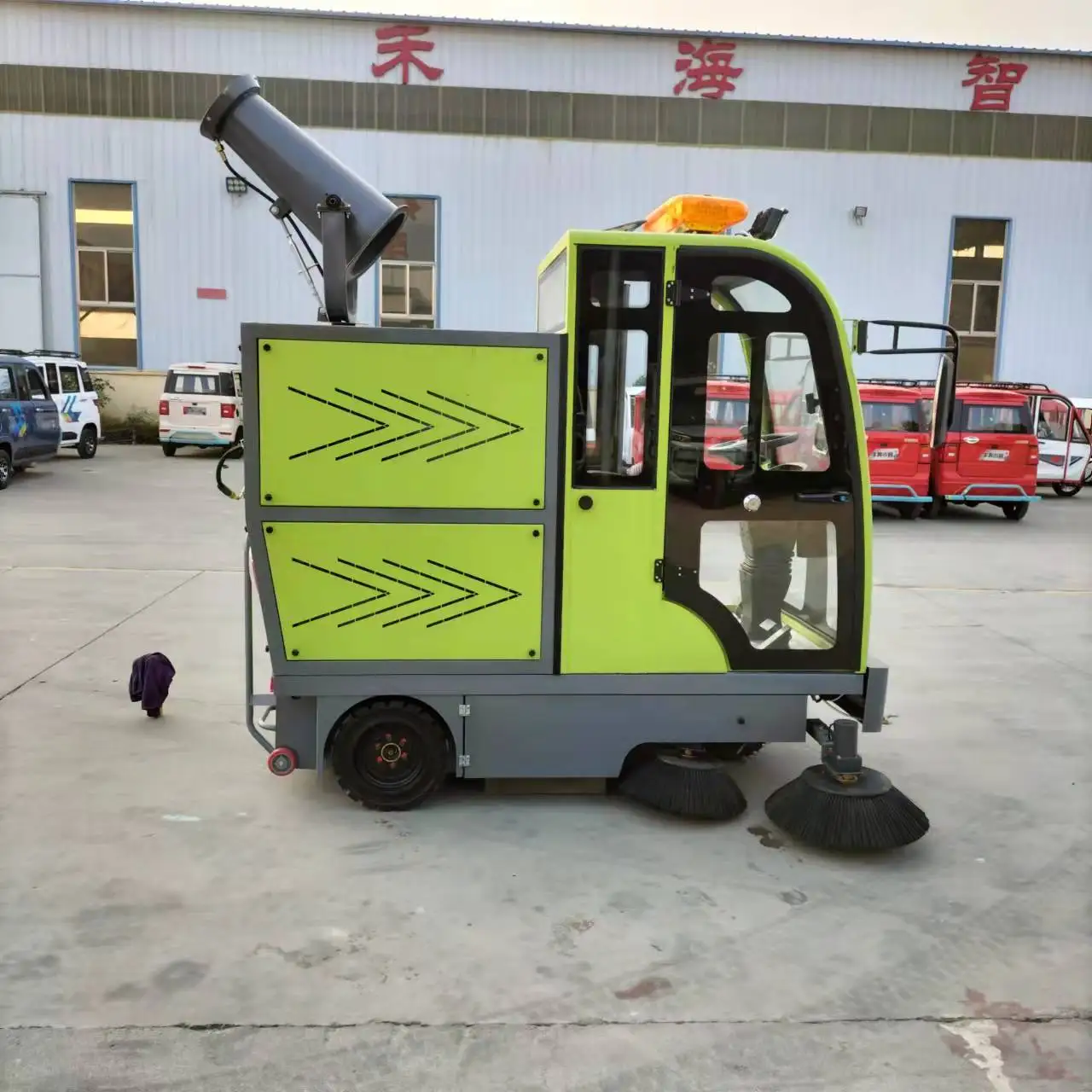 Machine industrial ride on road sweeper for sale parking lot electric floor cleaning street vacuum sweeper road cleaning machine