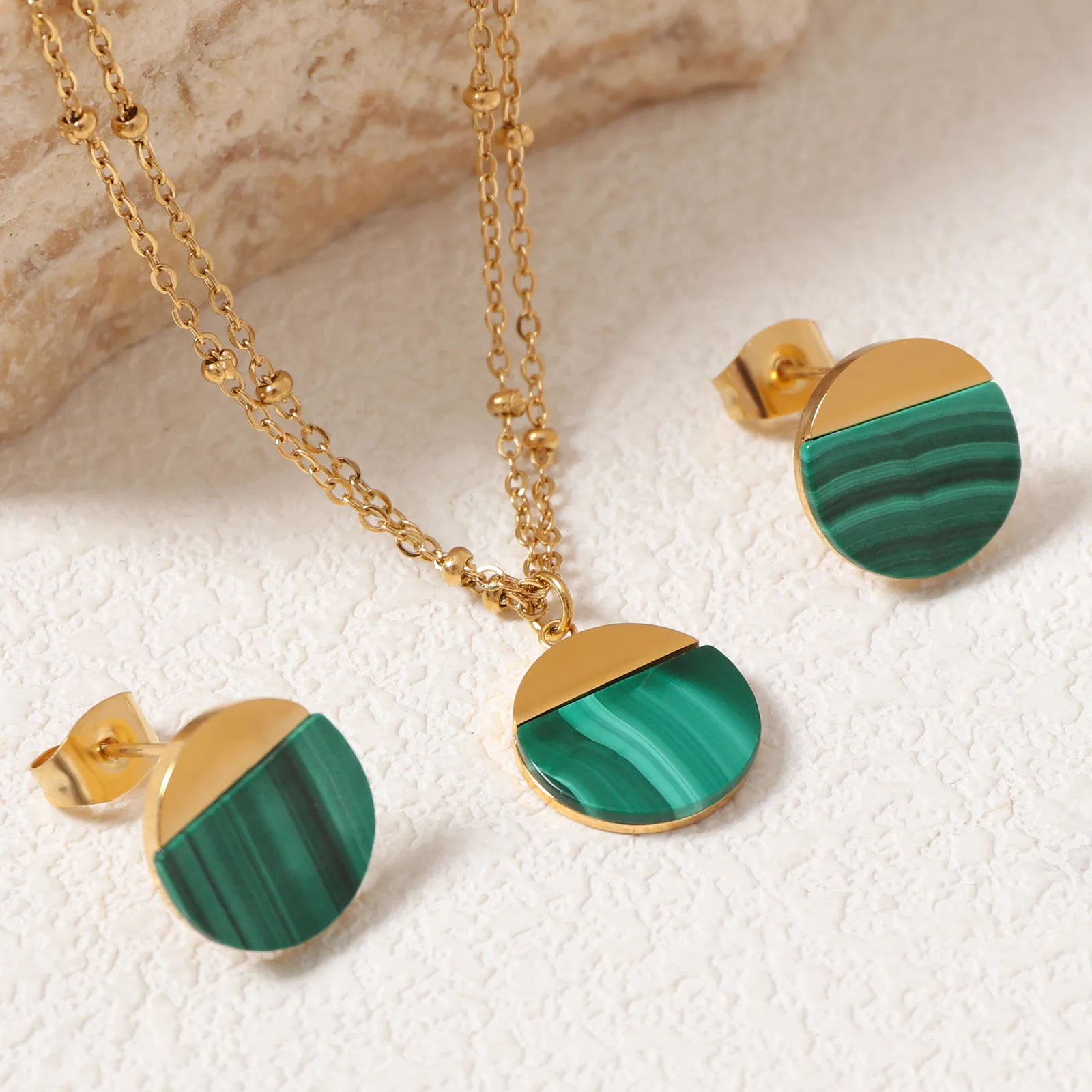 Cross-border for Europe and the United States retro fashion color natural stone necklace geometric round earrings suit jewelry