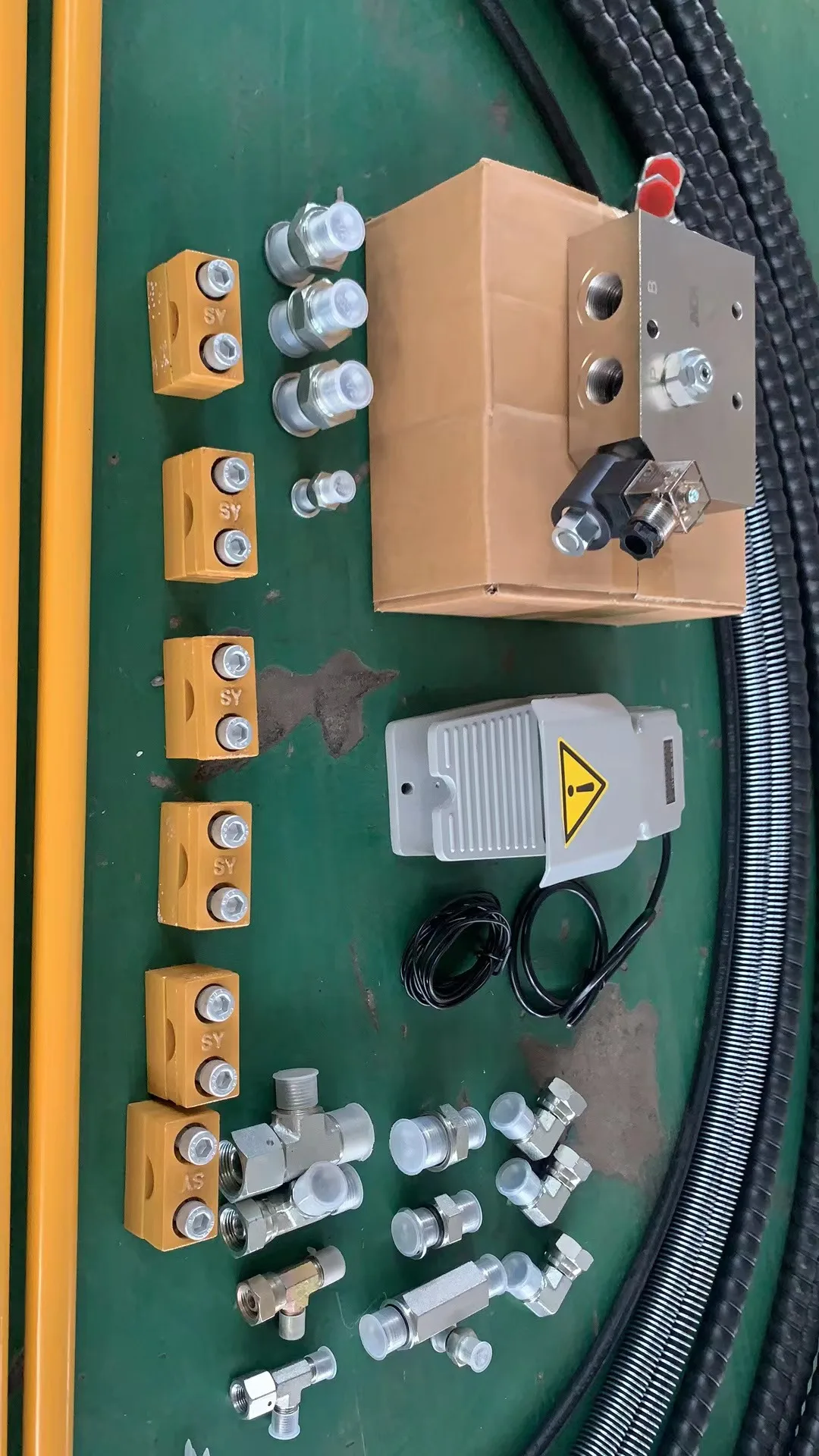 JCB3DX JCB4DX backhoe loader hydraulic breaker piping kits with hydraulic flow divider valve