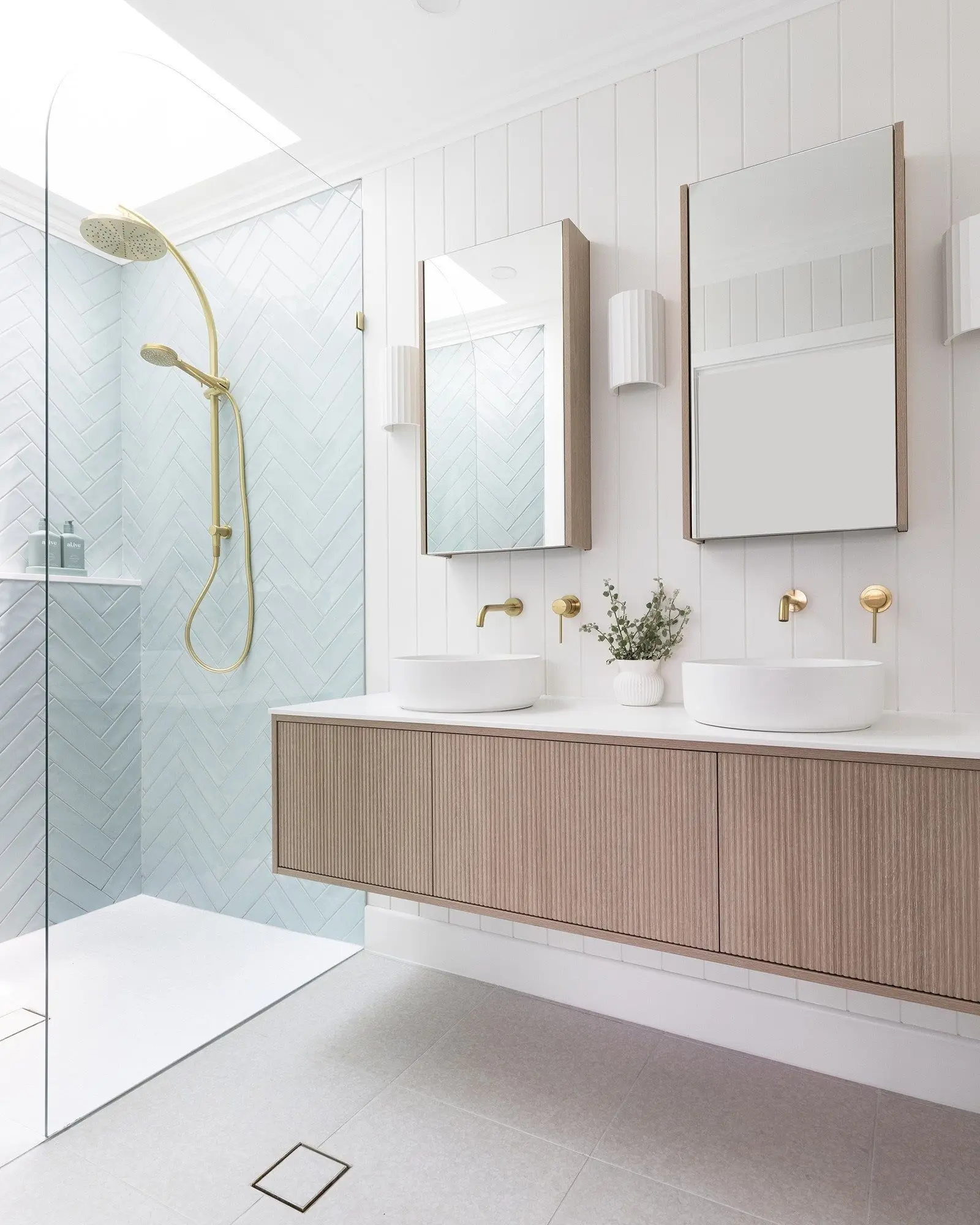 CBMmart Custom Luxury Fluted Design Quartz Counter Top Double Sink Bathroom Cabinet Vanities With Smart Mirror