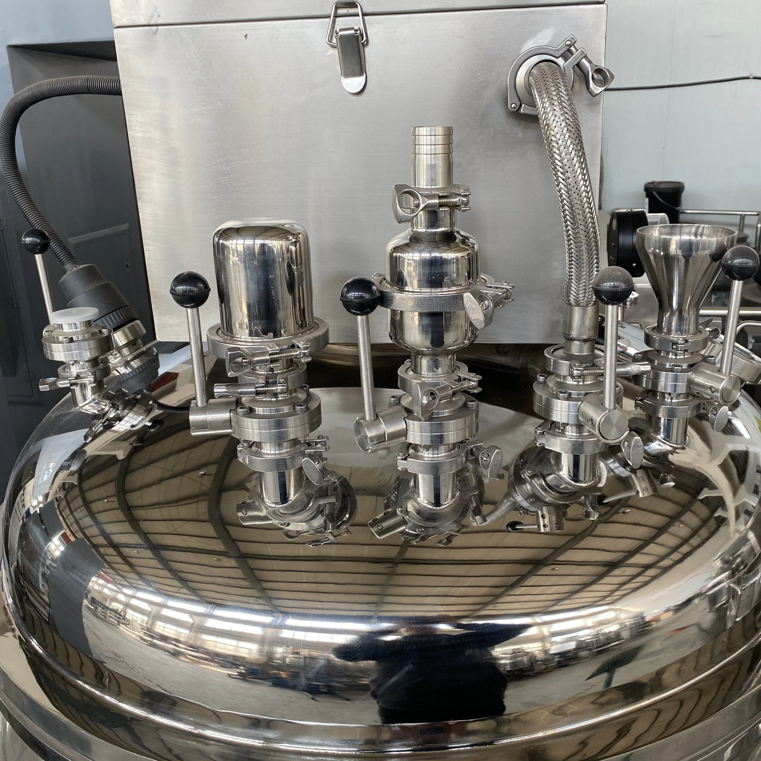 Emulsion homogenizing mixer ointment raw material mixing equipment Soap mixer