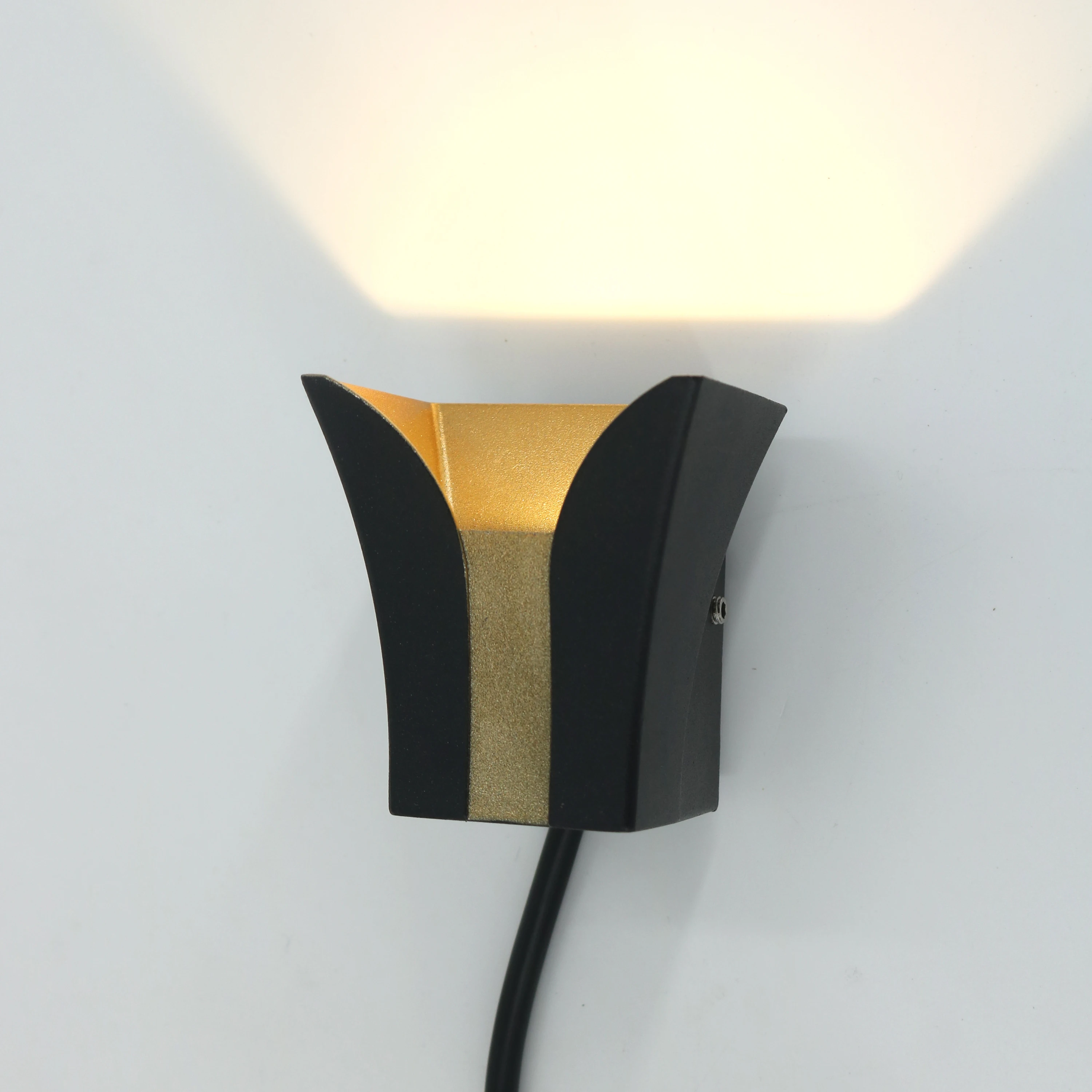 Indoor luxury decoration home bedroom 2w 4w 8w 220v aluminum bracket light modern external lighting led wall lamp