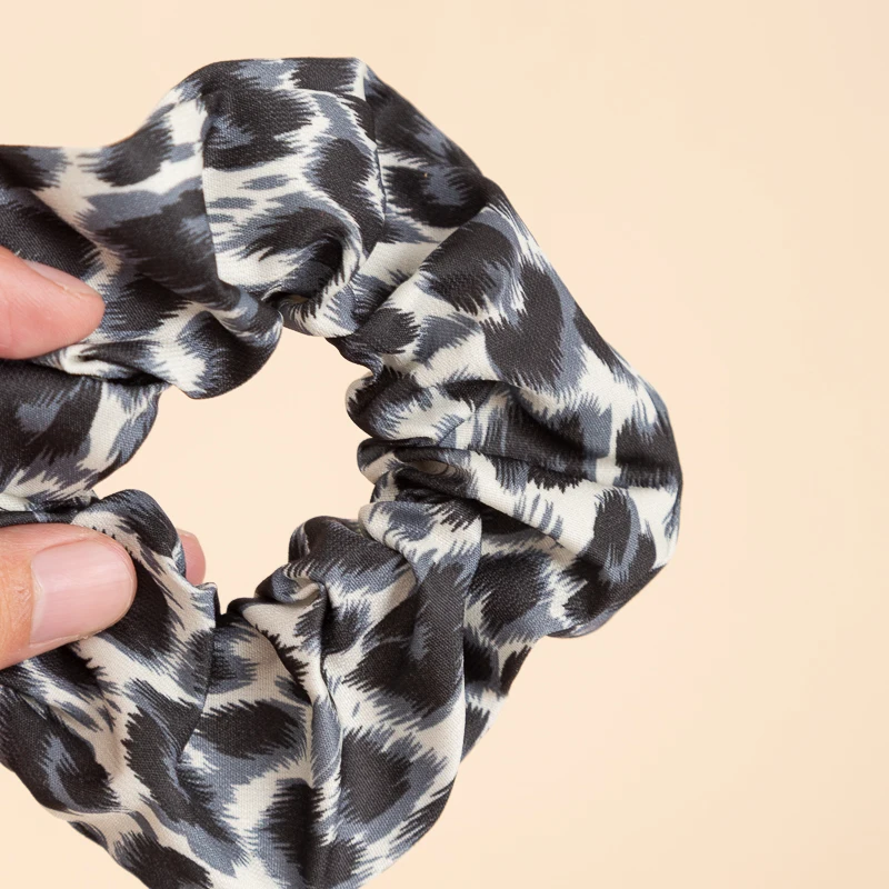 Wholesale Custom Fashion Leopard Scrunchies Printed Hair Band Ponytail Holder Elastic Hair Ties Band For Women