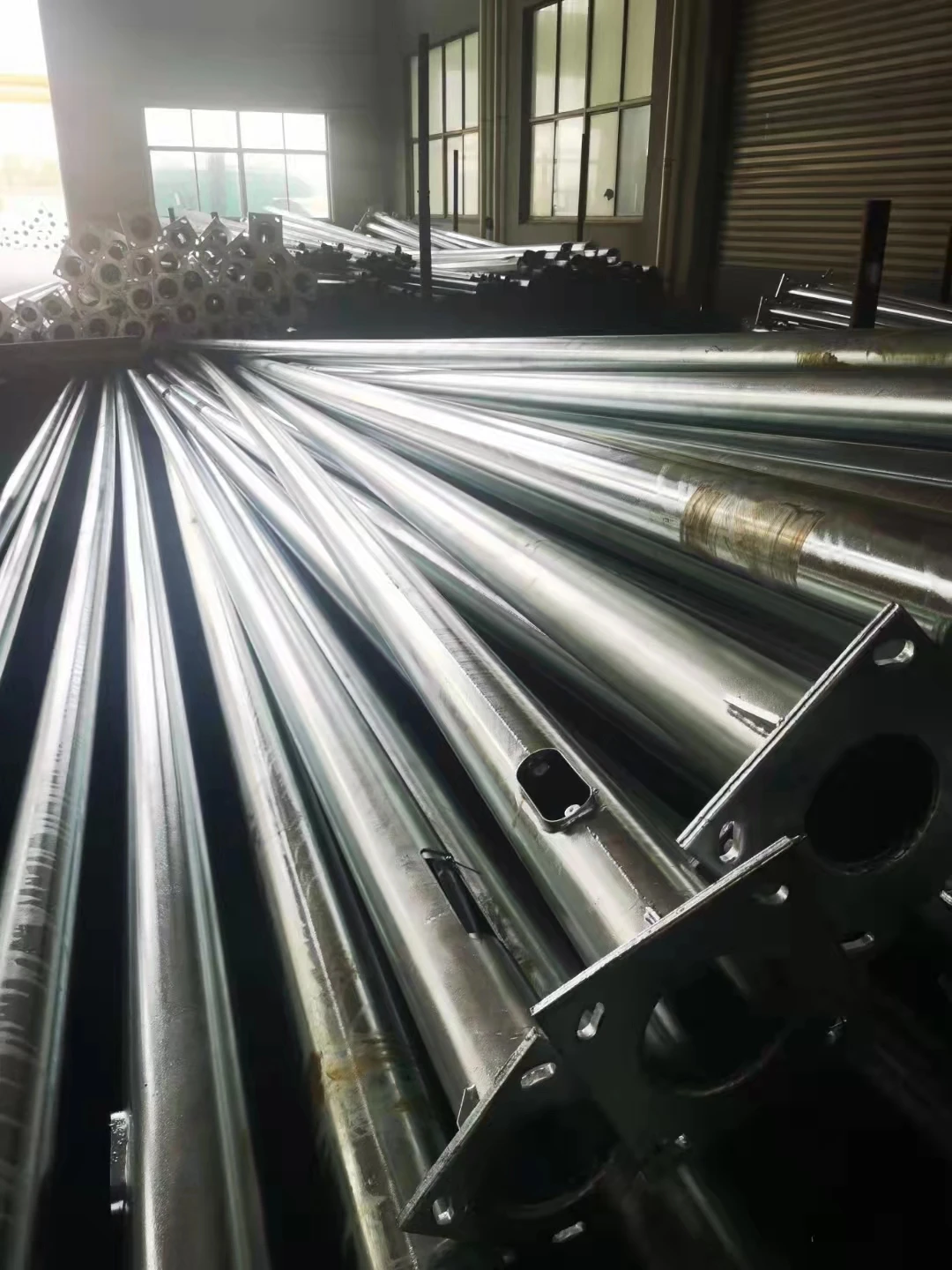 Customized outdoor 4m 5m 6m 7m 8m 9m 10m 12m double single arm price galvanized steel solar street light pole post lamp