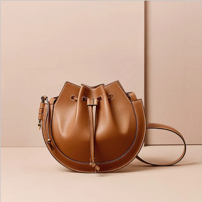 2020 весной и летом новые кожаные сумки из натуральной кожи тенденция Подкова сумка диагональ шнурок ведро маленькая седельная