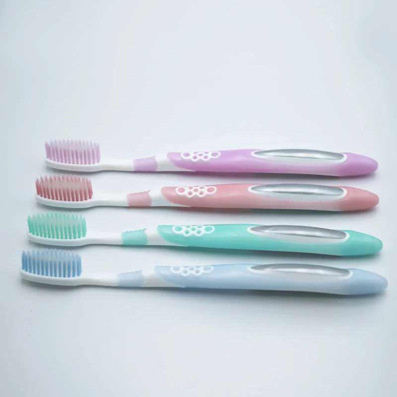 
The best-selling bright white toothbrush PP raw material handle toothbrush is suitable for hotels and families 