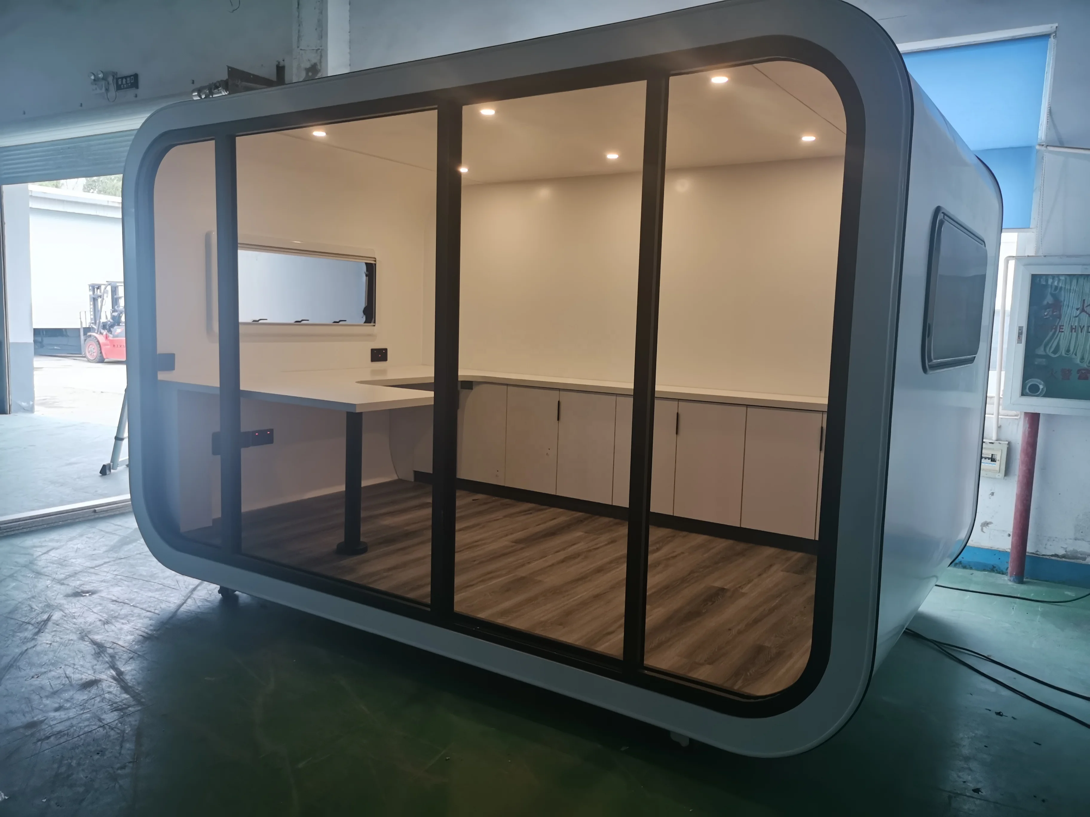Luxury Container house  movable hotel portable meeting room  office studio pod office pod