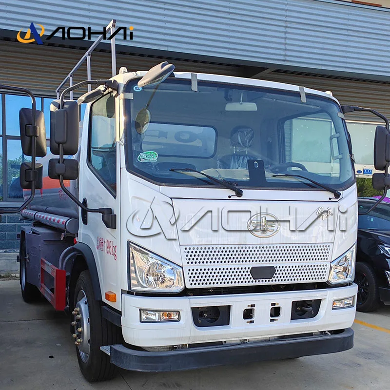 FAW Oil Tanker Truck 4X2 20000 Liters Diesel Tanker Truck With Fuel Dispenser  For Sale