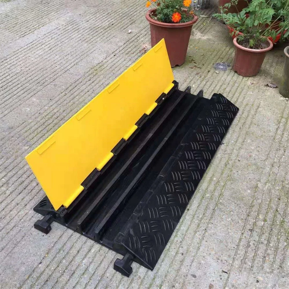 Moisture Proof Three wire slot Channel Car Ramps Cable Protector Environmental Friendly Rubber Cable Protector
