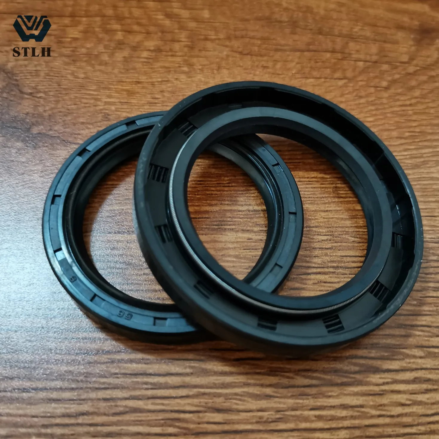 Double Lip High Temperature Resistant NBR FKM Rubber Seal TC Oil Seal with High Quality