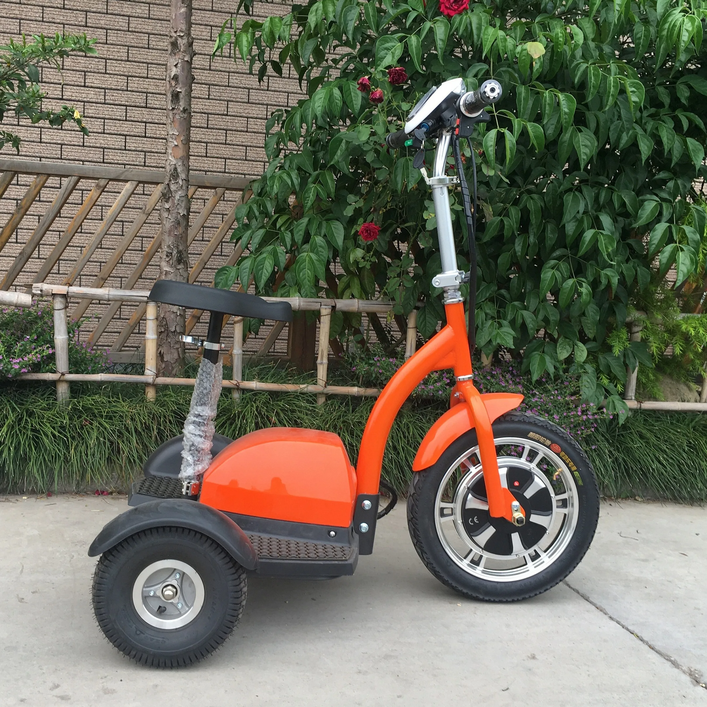 Moto Tricycle by Professional Manufacturer Electric Scooter Three Wheel Motorcycle with Steering Wheel