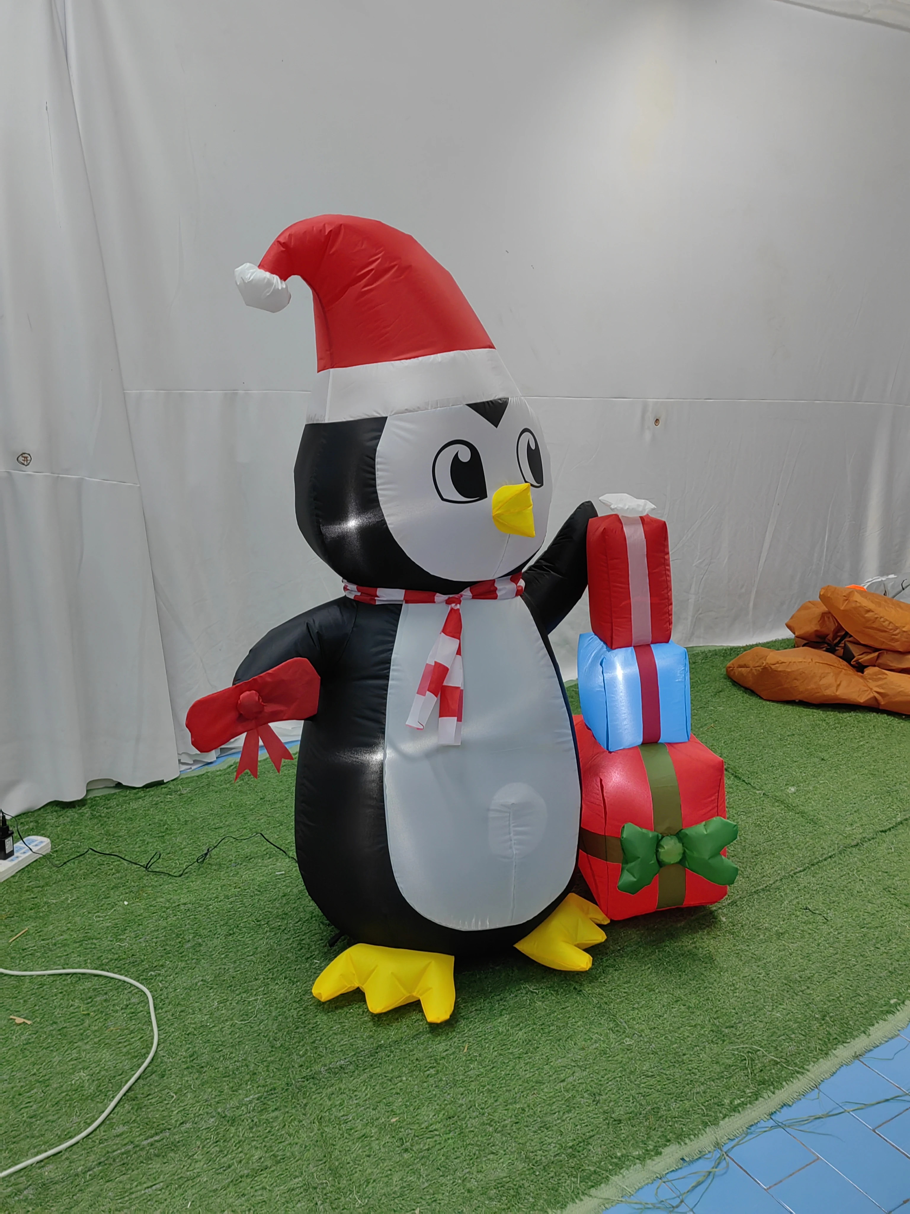 New Design Inflatable Christmas Decorations Outdoor Indoor Blow Decor With Light Gift Box Set