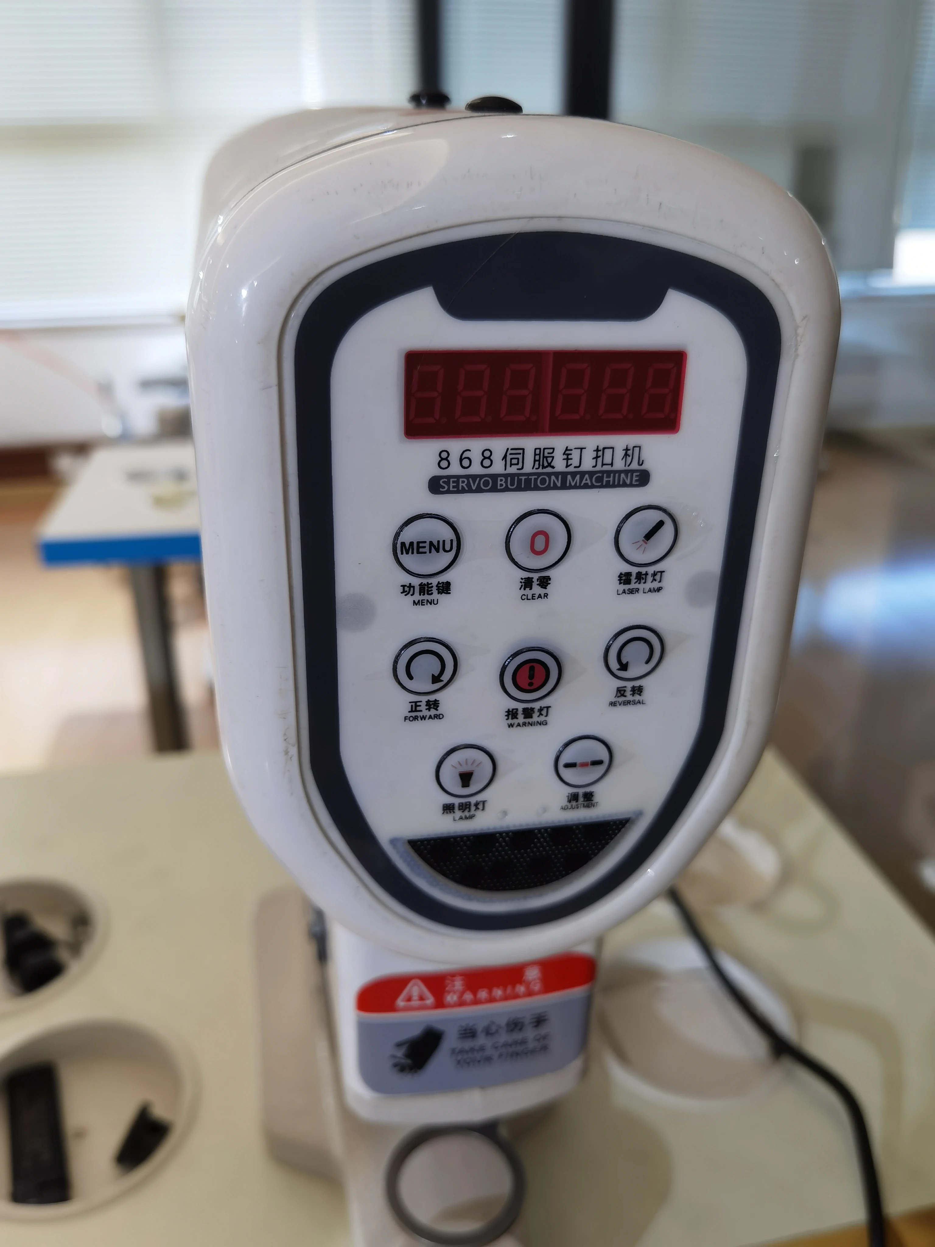 DS-868  Servo Snap Button attaching Machine New Type