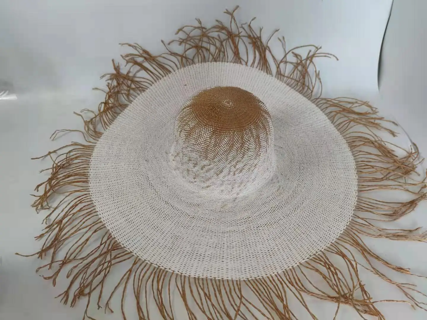 
European and American spring and summer new hairy dome paper straw hat fashion women large brimmed hat beach straw visor 
