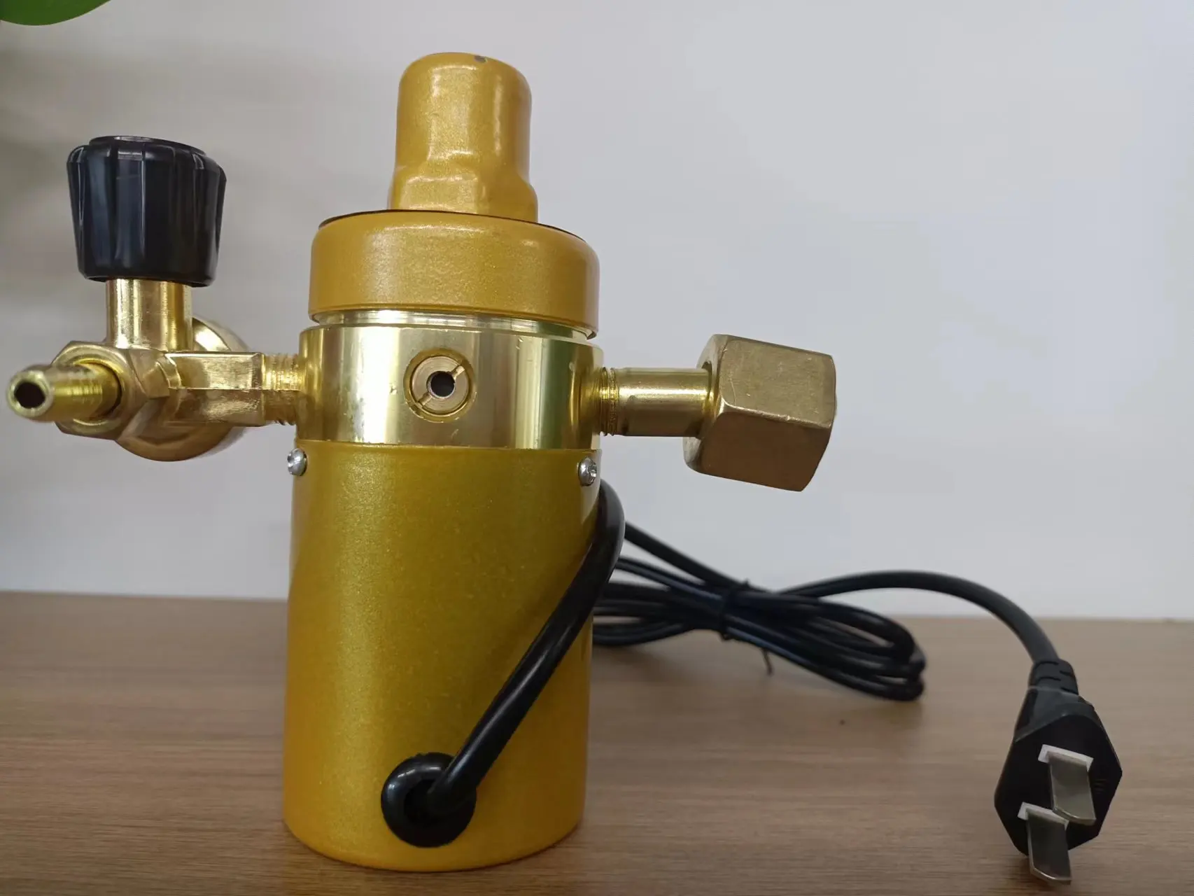 Heated carbon dioxide pressure reducer / mixed gas general