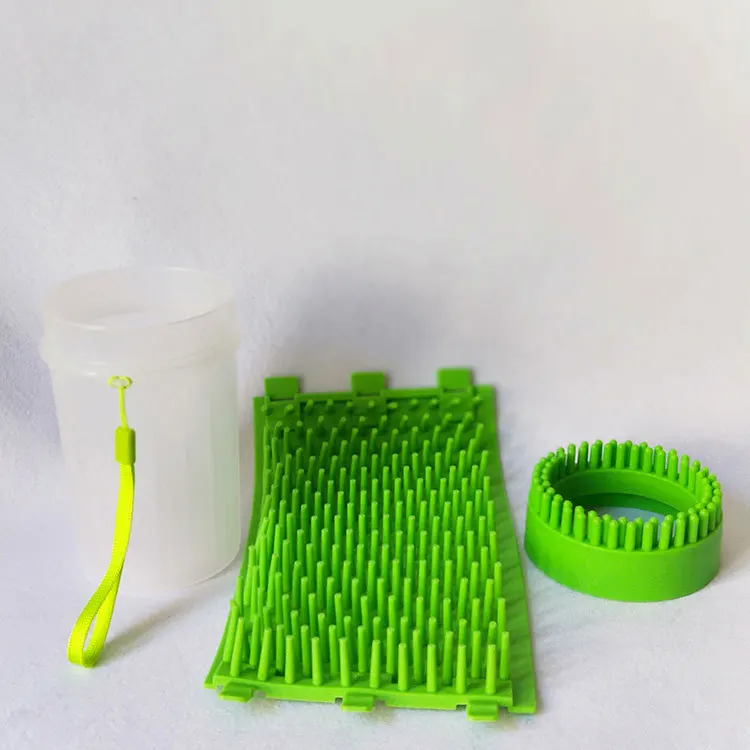 Portable dog paw cleaner with towel upgrade 2 in 1 pet paws cleaner grooming brush dog plunger feet washer Muddy paw cleaner