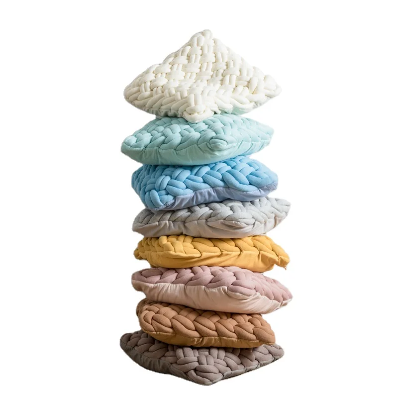 Amazon hot sales Wholesale Home Decorative Sofa Flower Ball Soft Knitted Knot Chinese Knot Cushion Pillow