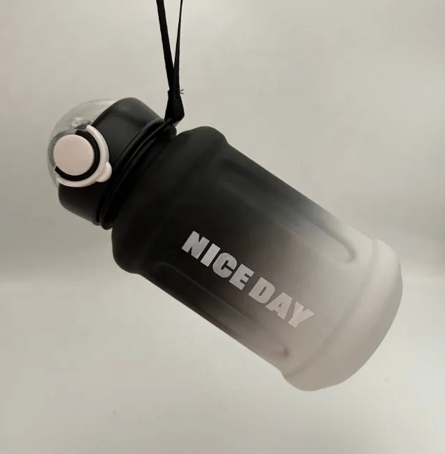 Large Capacity Colorful Gradient Plastic Hand Cup with Frost Handgrip Cute Design Made from PC Material