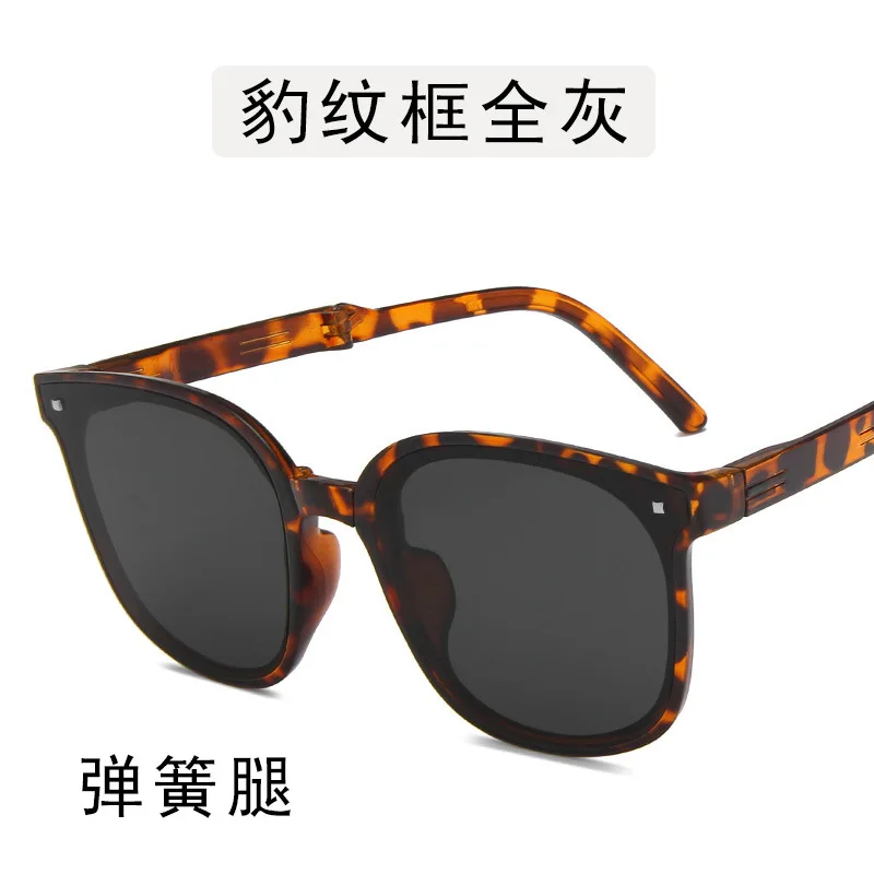 Hot Sale Stylish Pocket Air Cushion Foldable Sunglasses New Trendy Retro UV Protective Sunglasses for Men and Women
