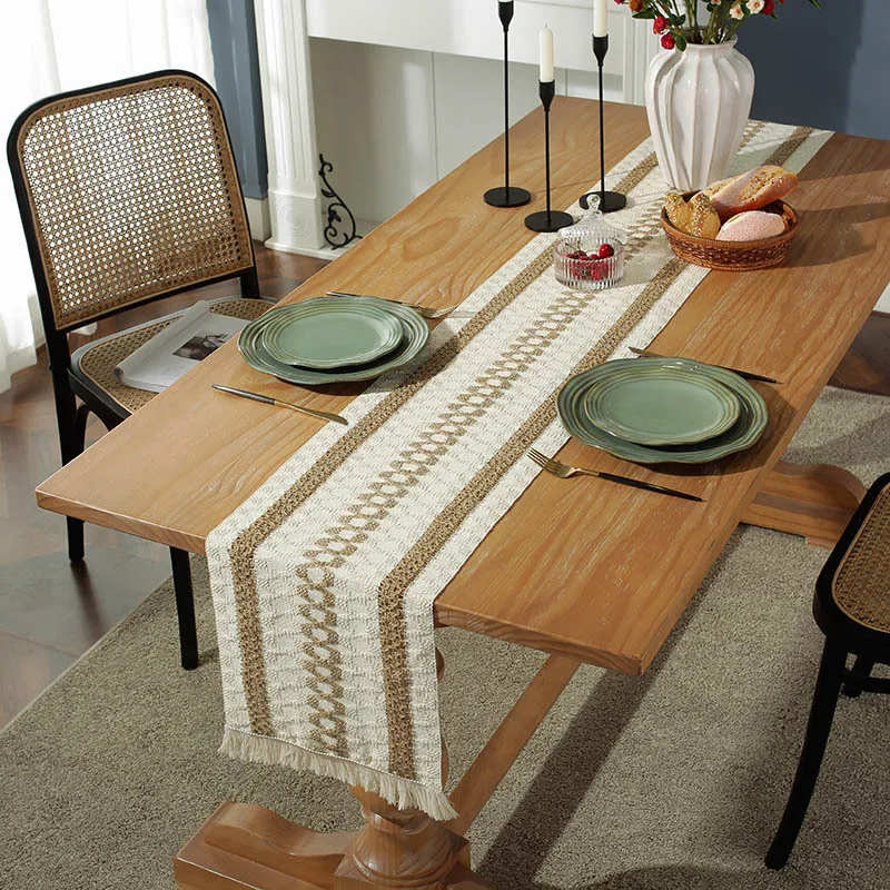 Latest innovative design Modern wedding banquet decoration Bohemian burlap woven tassel table runner wtih placemat set