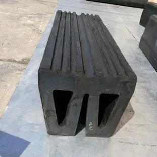 Black color boat of W shape tug rubber fender