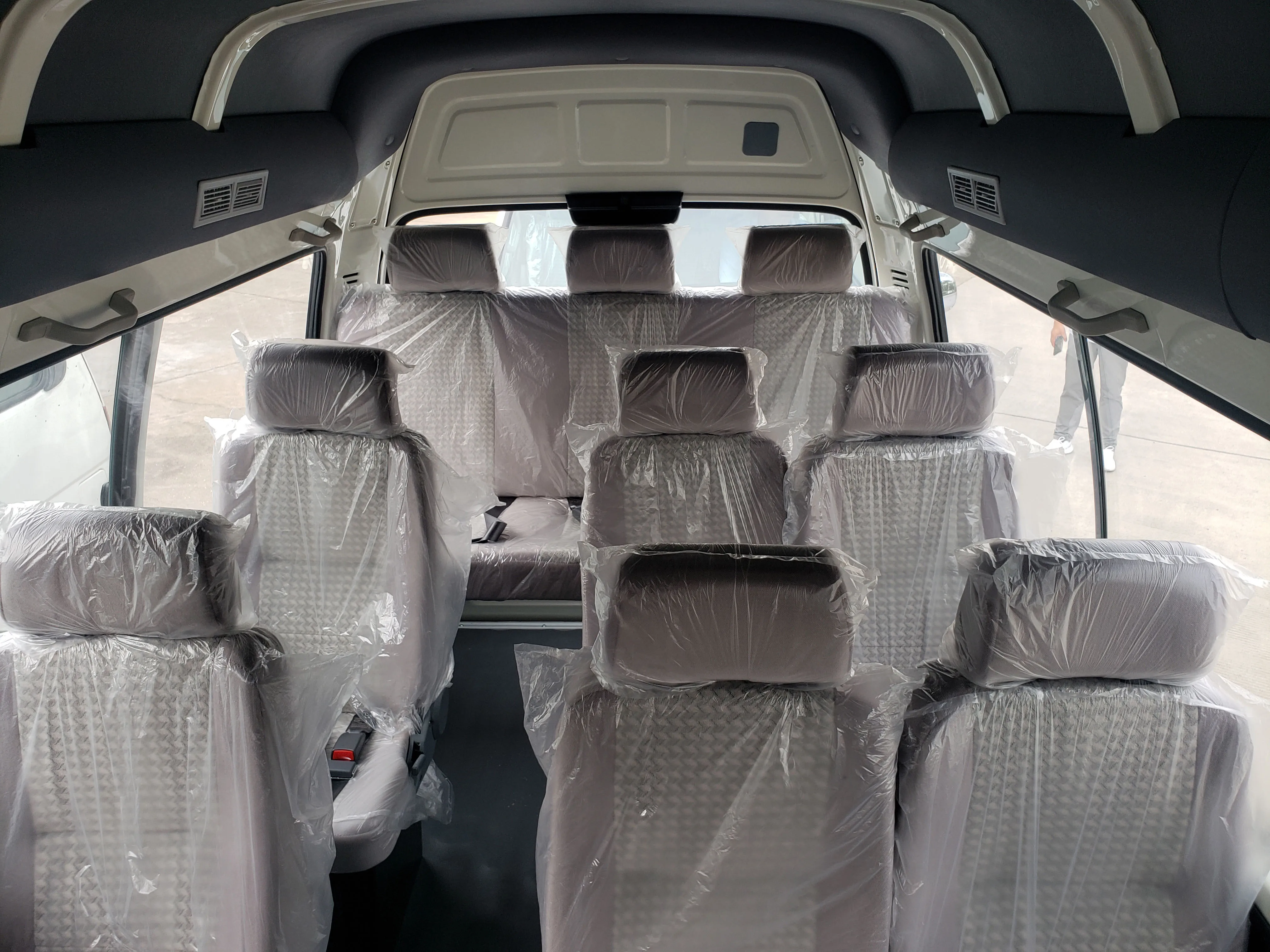 Low price Gasoline&LPG dual fuel 9-17 seats mini bus 5m passenger van