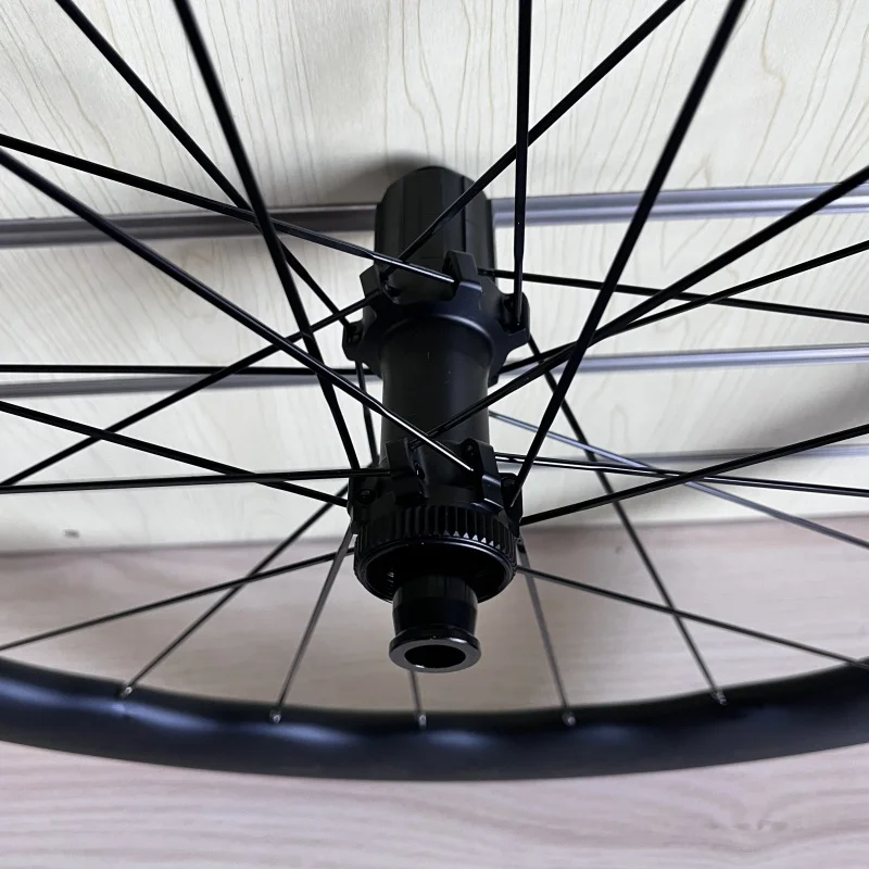 Twitter Road Bike Wavy Wheelset RETROSPEC Retrospec Carbon Fiber Wheel Disc Brake RS Four Bearing 700C Thru Axle Ratchet Wheel