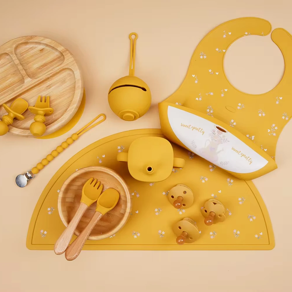 Factory Top Supplier Kids Dining Food Safe Kid Feed Set Suction Plate Bowl Snack Cup Baby Bibs Silicone Baby Feeding Set