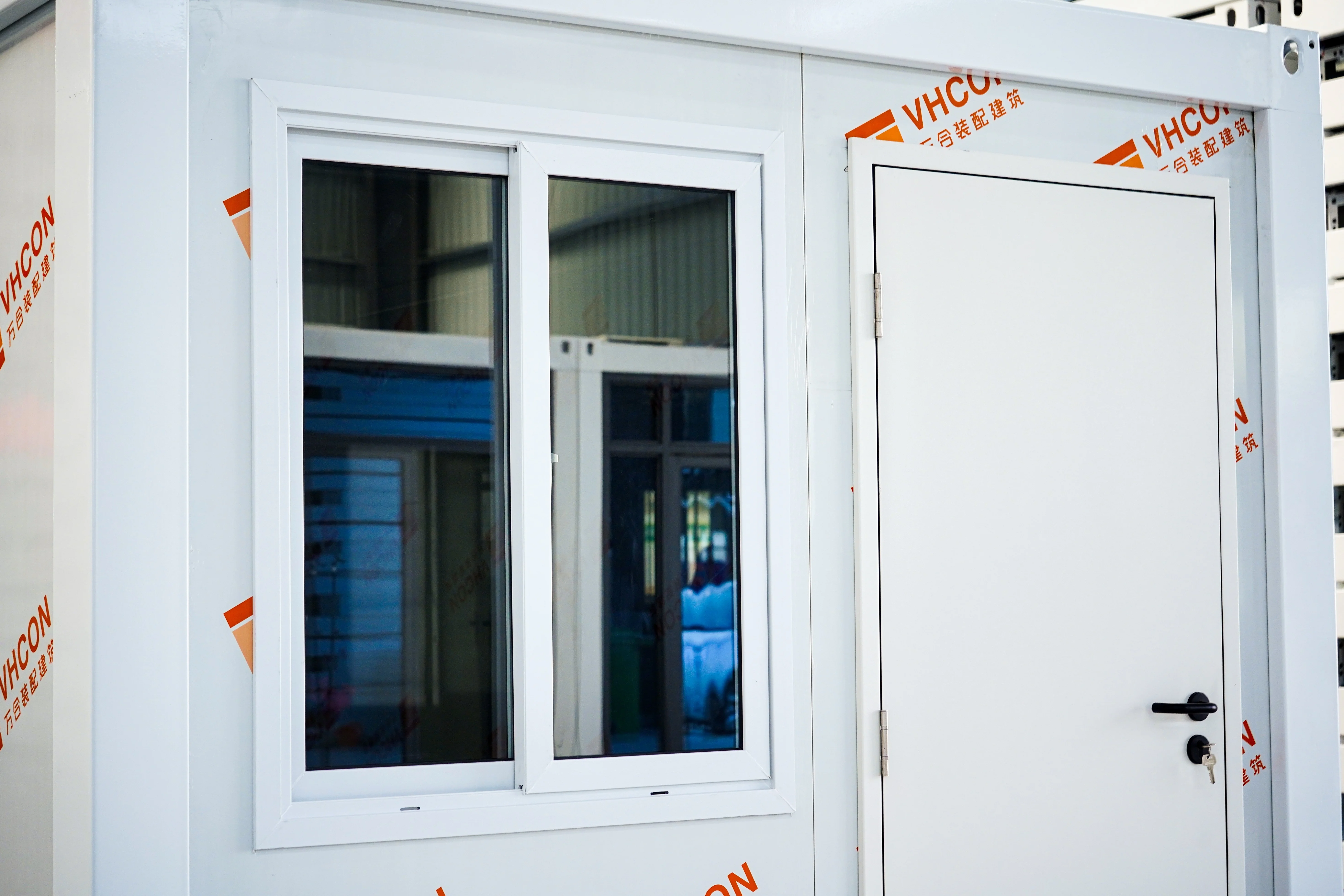 Chinese Cheap Price Kit Flat Pack Welded Fully Furnished Prefab Removable Fast Assemble Luxury House Foldable  Container 40FT