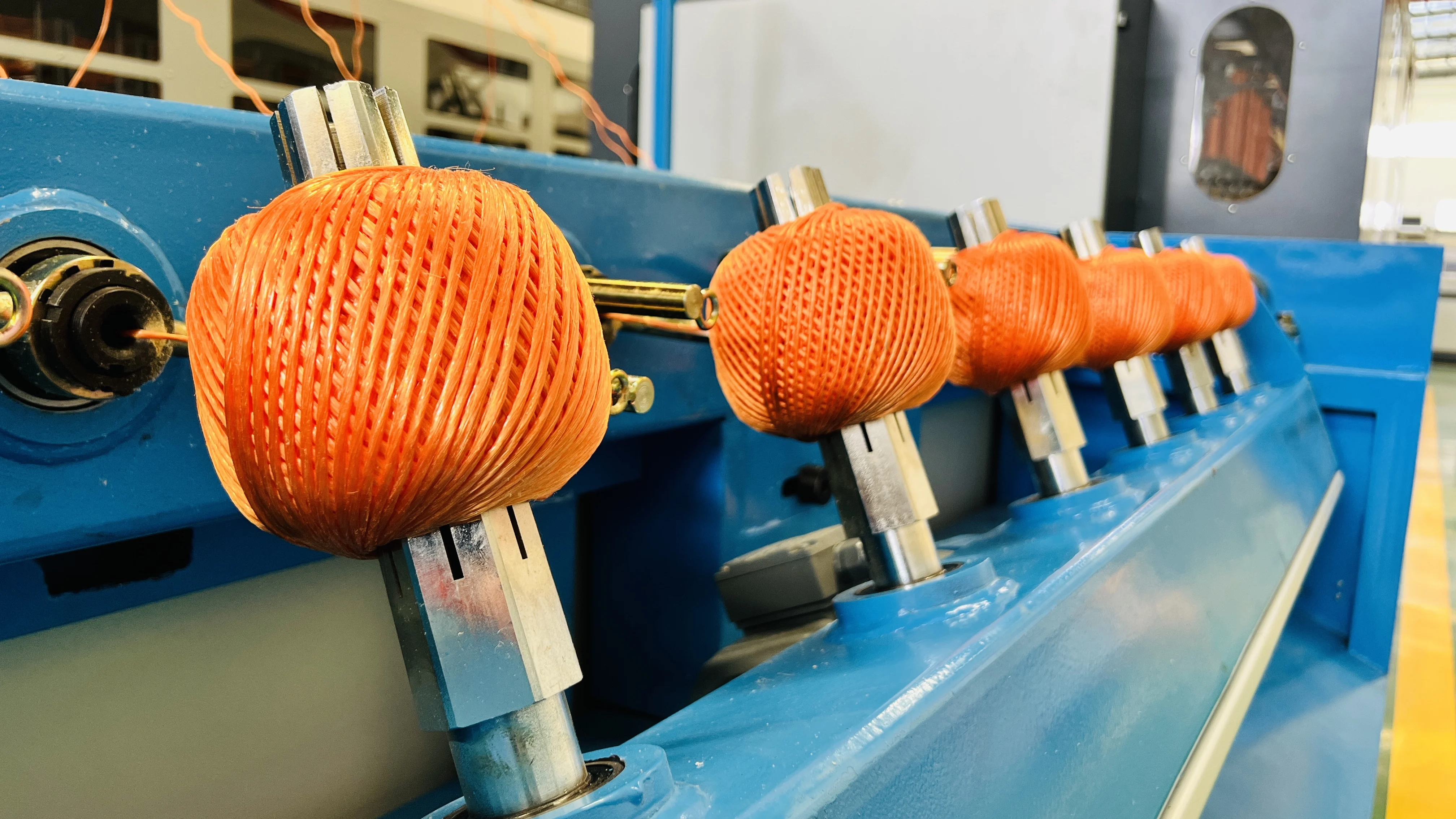 10g-1000g Automatic crochet hand knitting wool ball winder/woolen thread raffia yarn ball rolling making machine