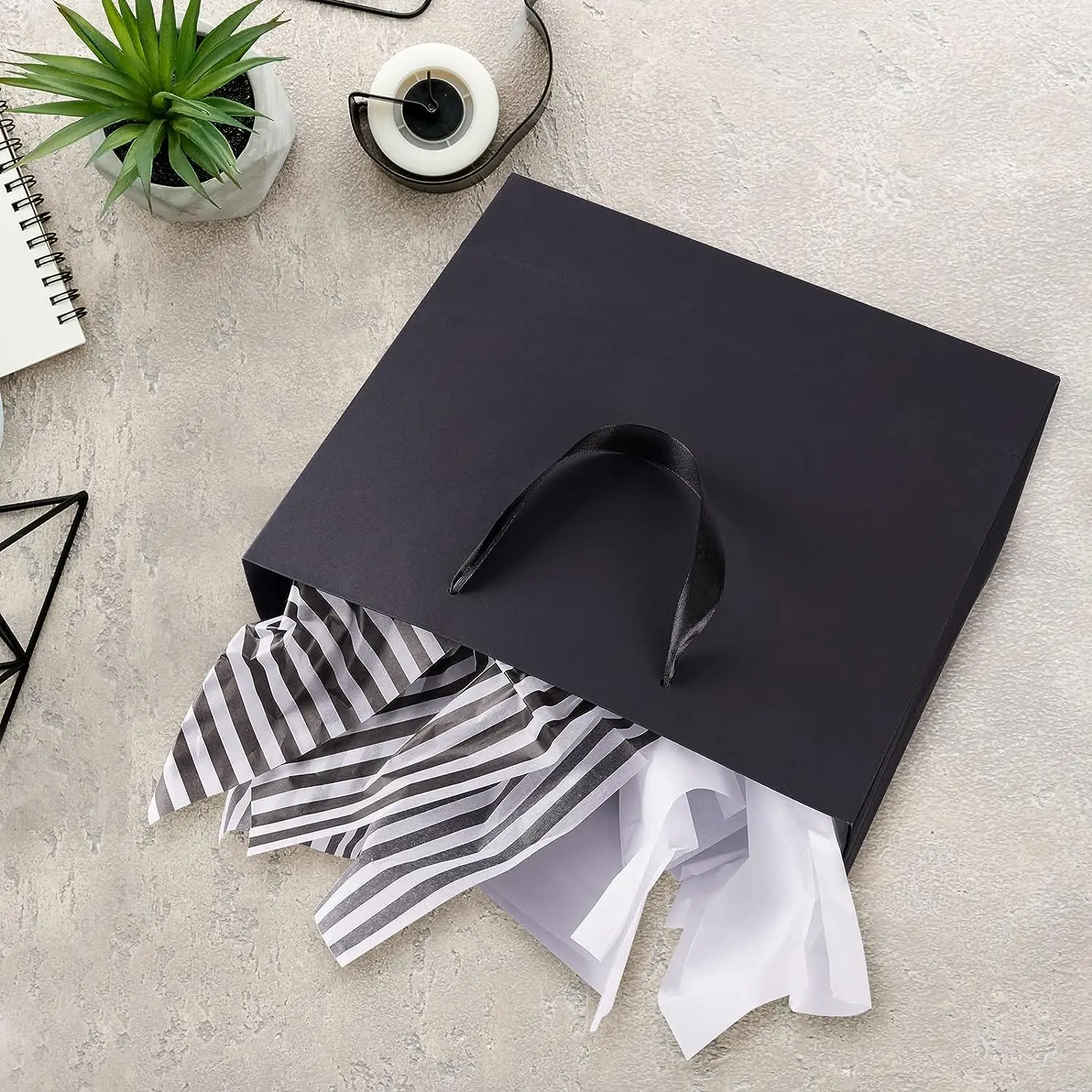 Luxury Custom  Gift Kraft Paper Tote Shopping Bags Custom Printed Uv Clothes Paper Bag With Your Own Logo