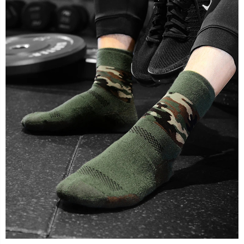 OEM Custom Unisex Camouflage Crew Sports Socks Men Athletic Outdoor Terry Socks  Green Merino Socks