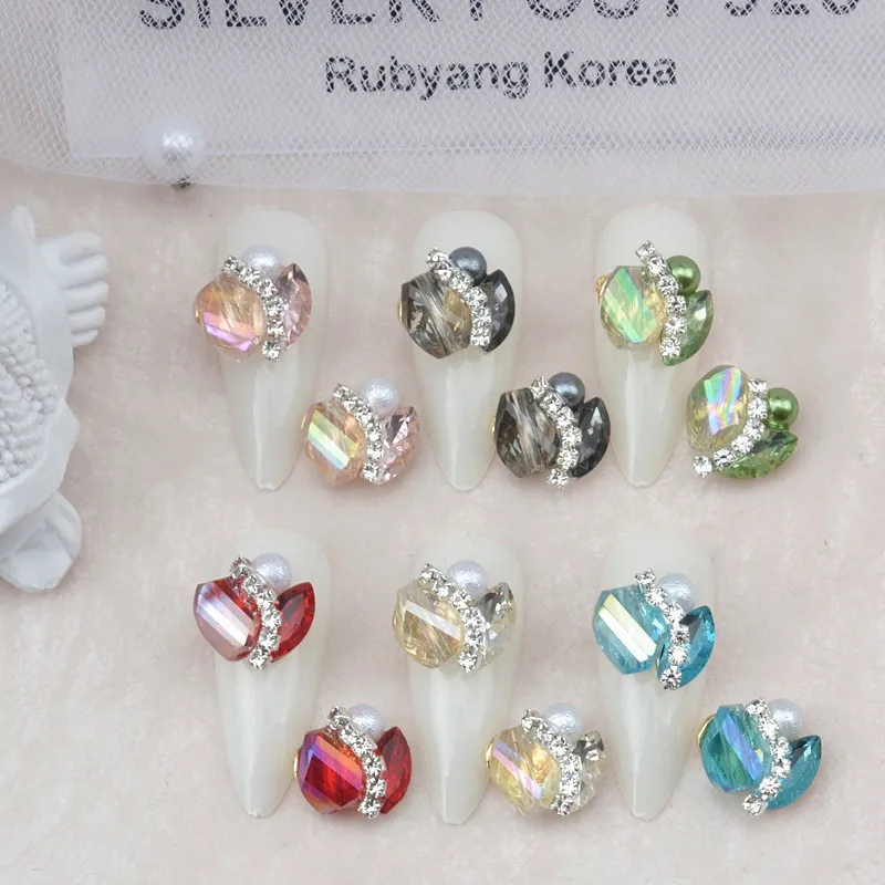 Sparkle Nail Art Unique Designer Charms Luxury Chain Heart Shaped Crystal Rhinestones For Nail Art Decoration Quality Jewel