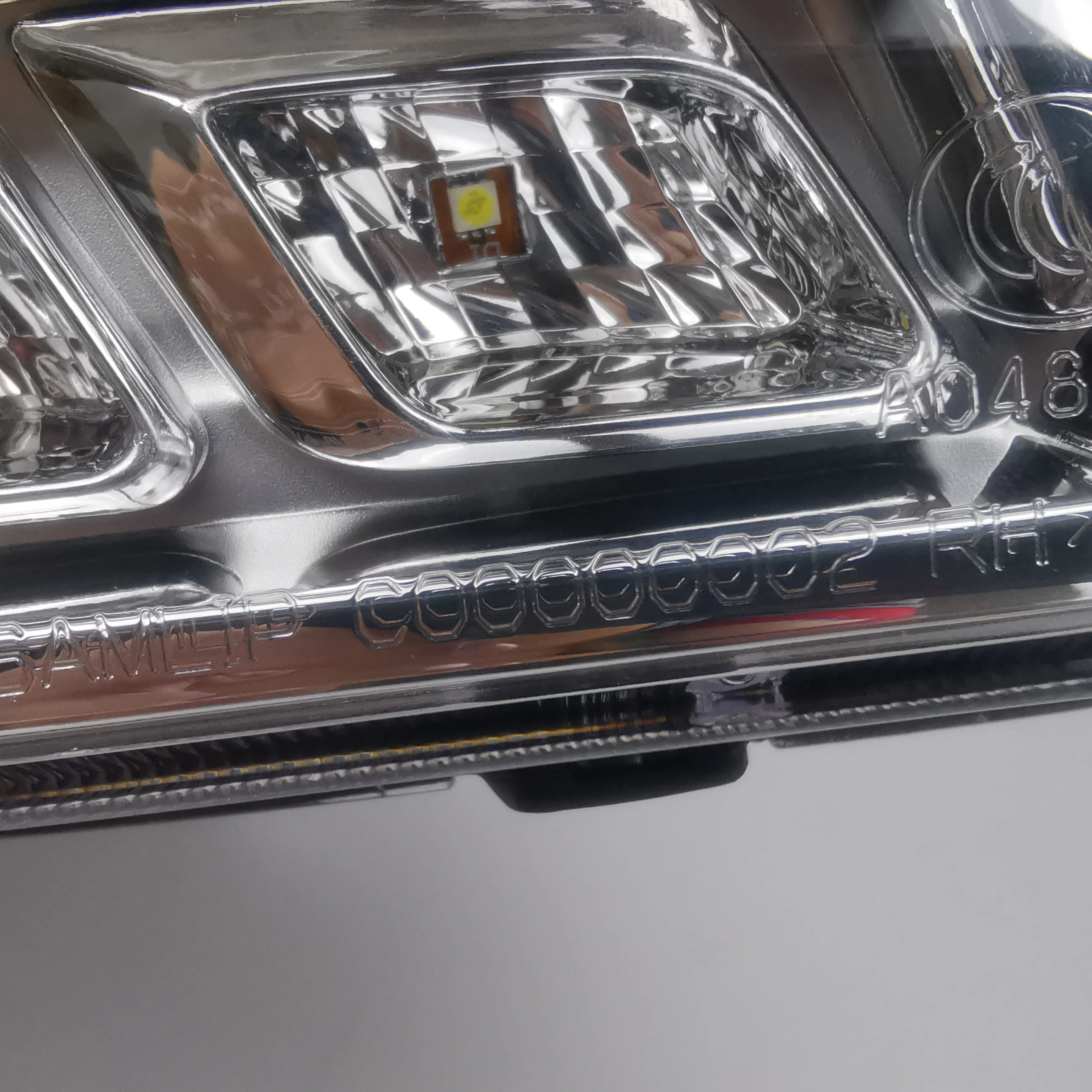 SAIC MAXUS V80 Original Front Headlight Assembly C00090521 C00090522