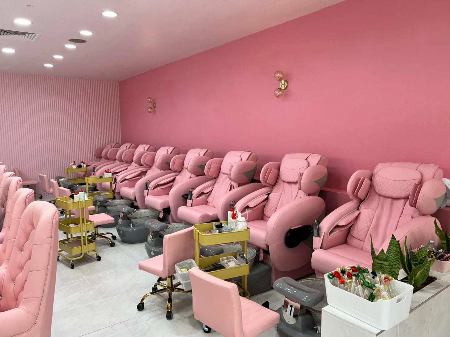 Modern Luxury Beauty Nail Salon Pipeless Whirlpool Foot Spa European Touch Massage Manicure Pedicure Chair