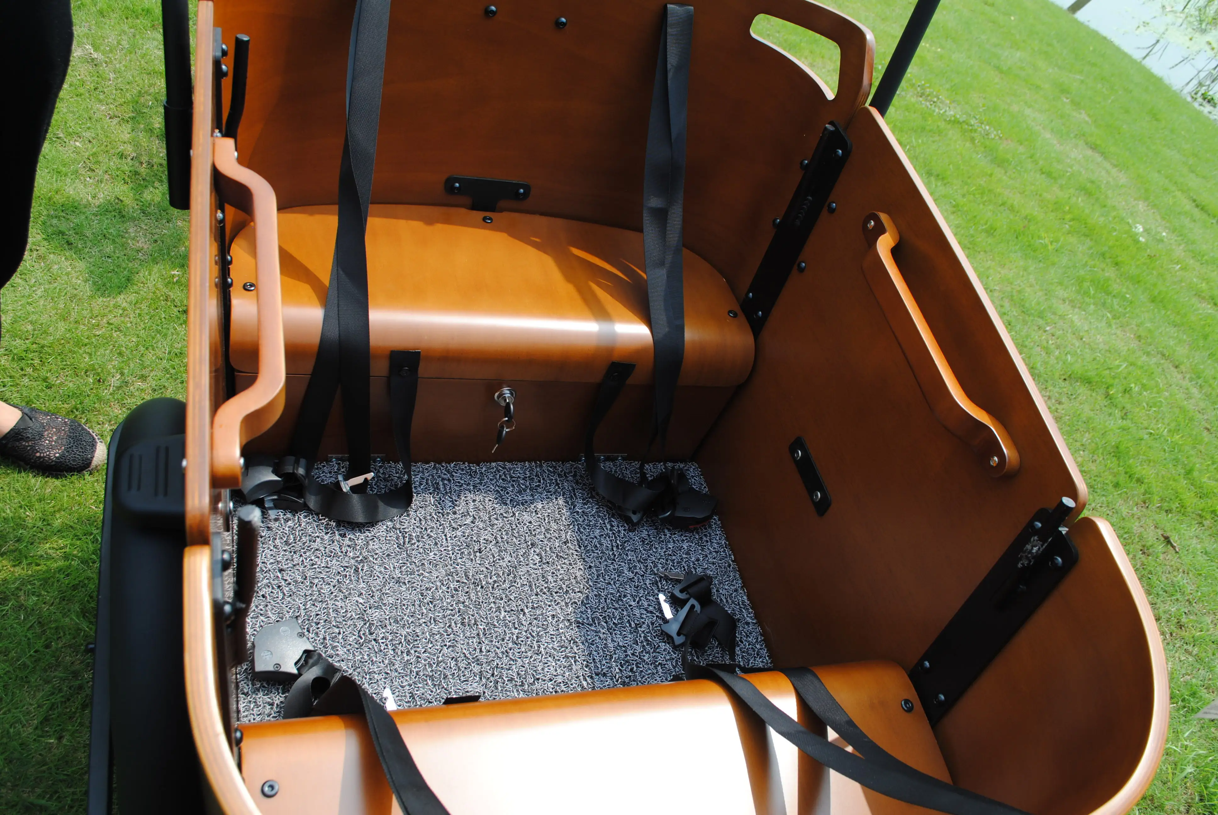 2022 Classic 3 Wheels Electric Cargo Bike Tricycle Customized Carrying Kids Family Pedal Adult Cargo Bike e bakfiets