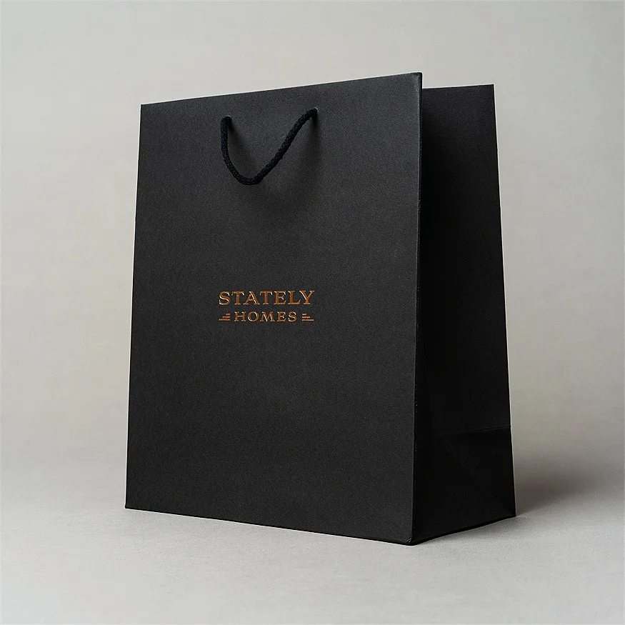 Luxury Gold Foil Stamping Custom Logo Shopping Black Cardboard Paper Bags with Handle