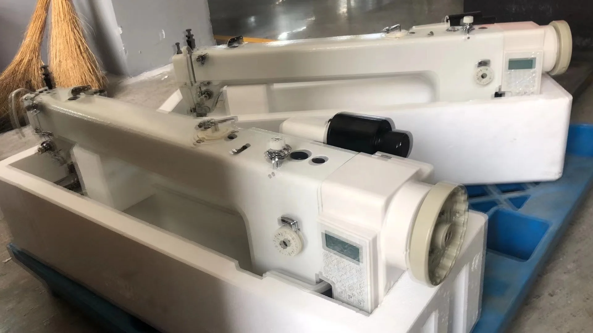 QK-0303L-56/85 automatic top and botton feed long-arm 56cm 85cm flatbed lockstitch Sewing Machine price
