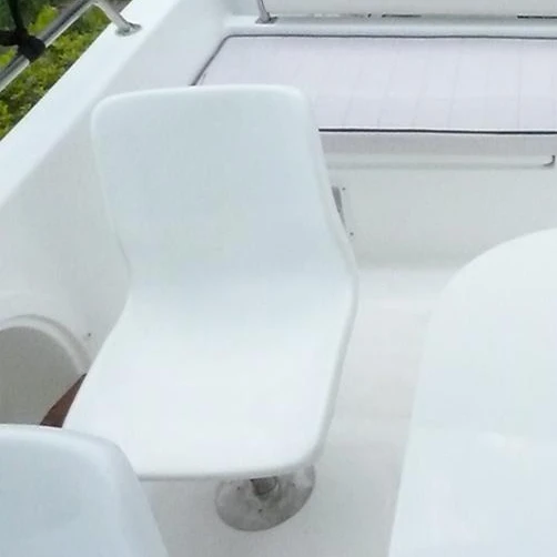 Автономное кресло из стекловолокна, используемое на лодке