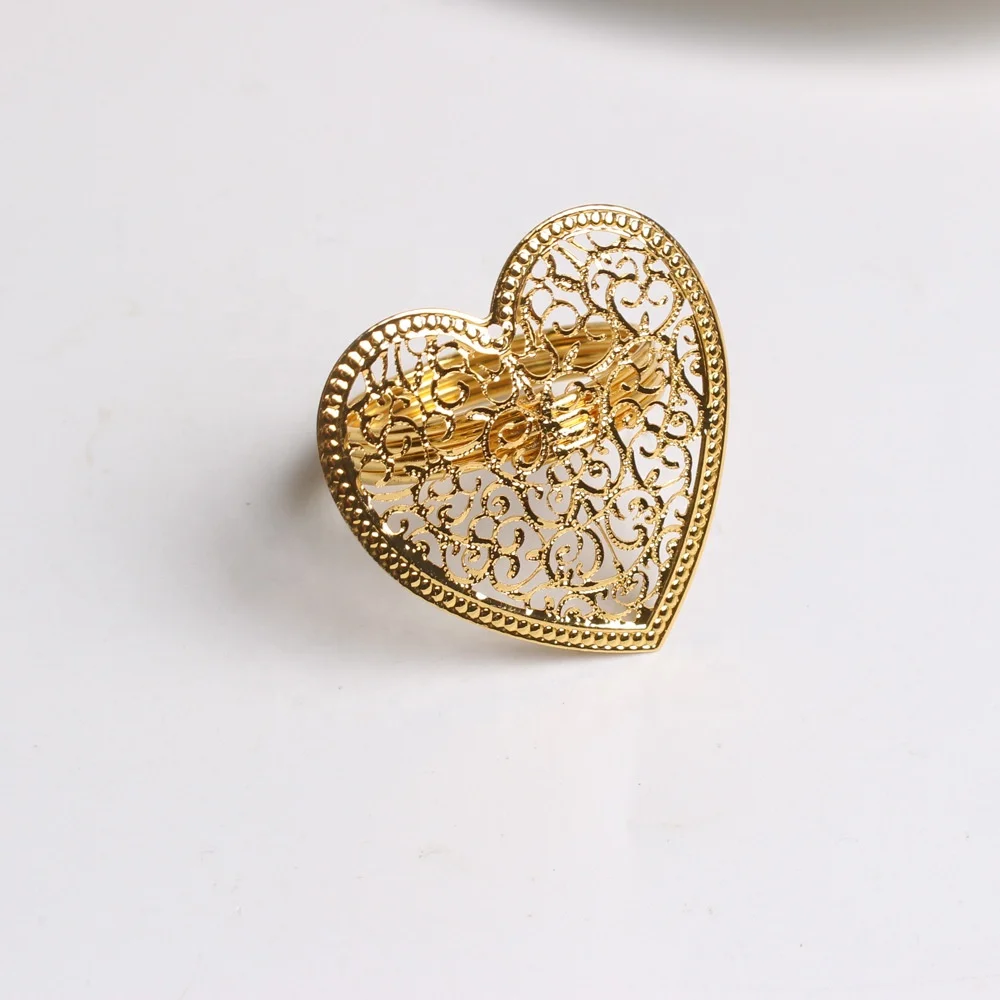 New Arrival Metal Tabletop Napkin Holder Ring For Valentines Day Wedding Dinner Decor Heart Shaped Napkin Rings