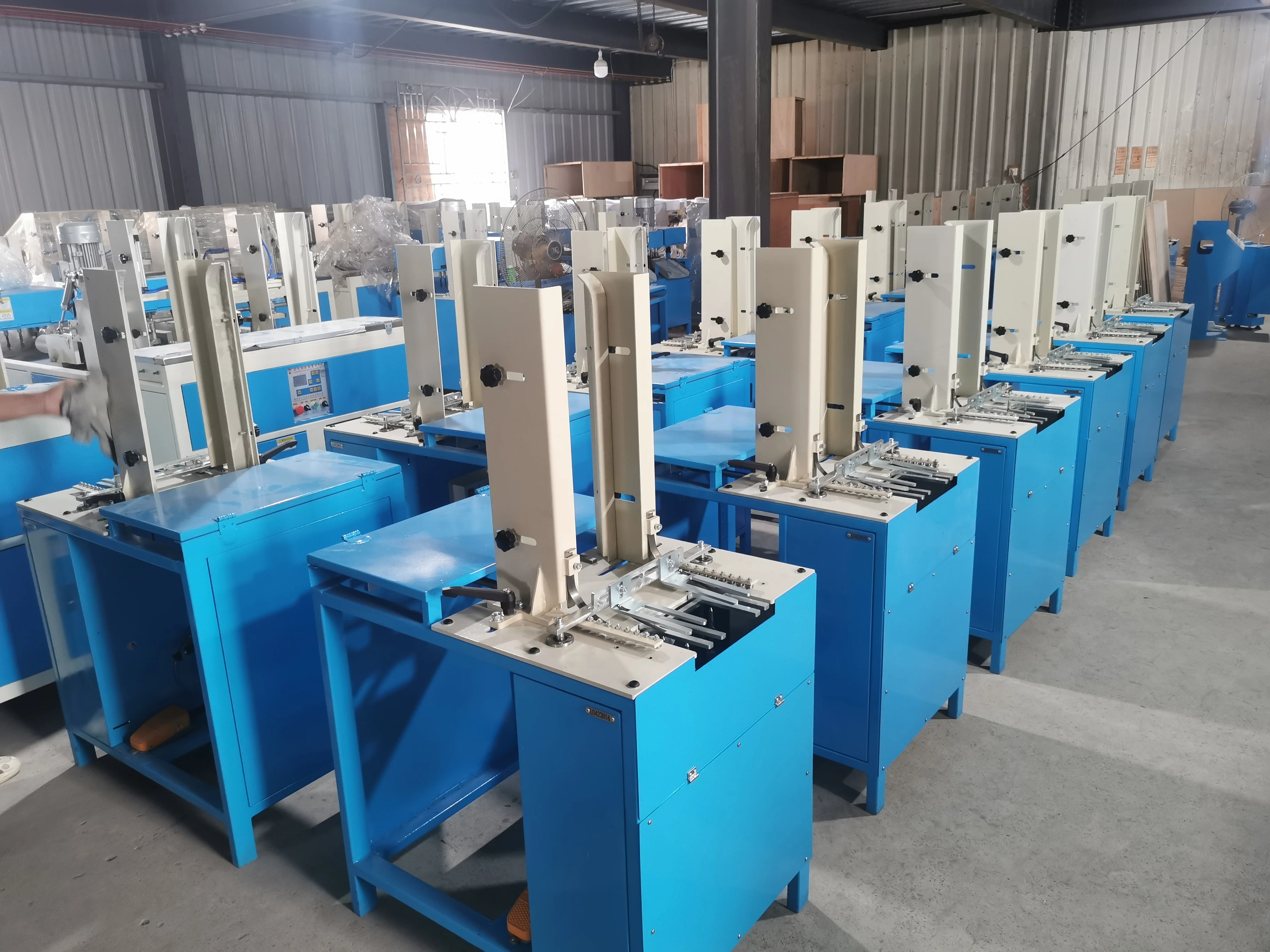 Semi-Automatic Pneumatic Shoe Flip Flop Strap Fixing Machine Sandal Slipper Sole Making Machine