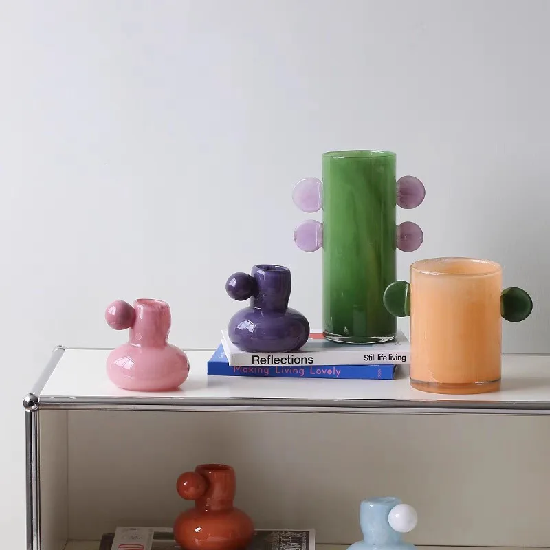 Стеклянная ваза с двойным ухом