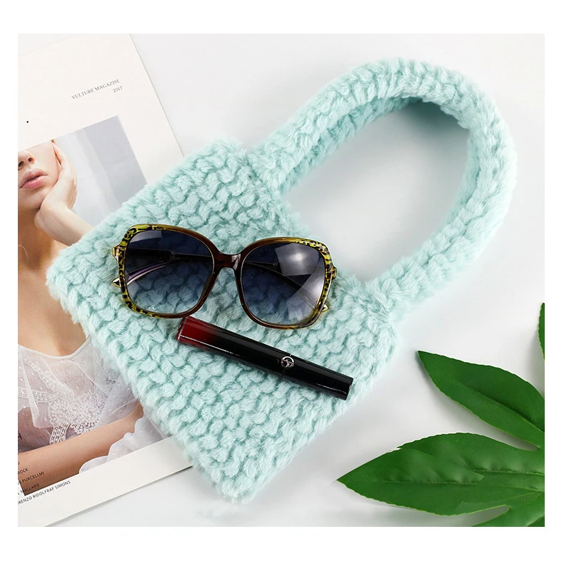 2021 Wholesale Winter Fashion INS Faux Fur Bucket Basket Handbag Solid Vintage Lady Underarm Lamb Wool Cylinder Purse