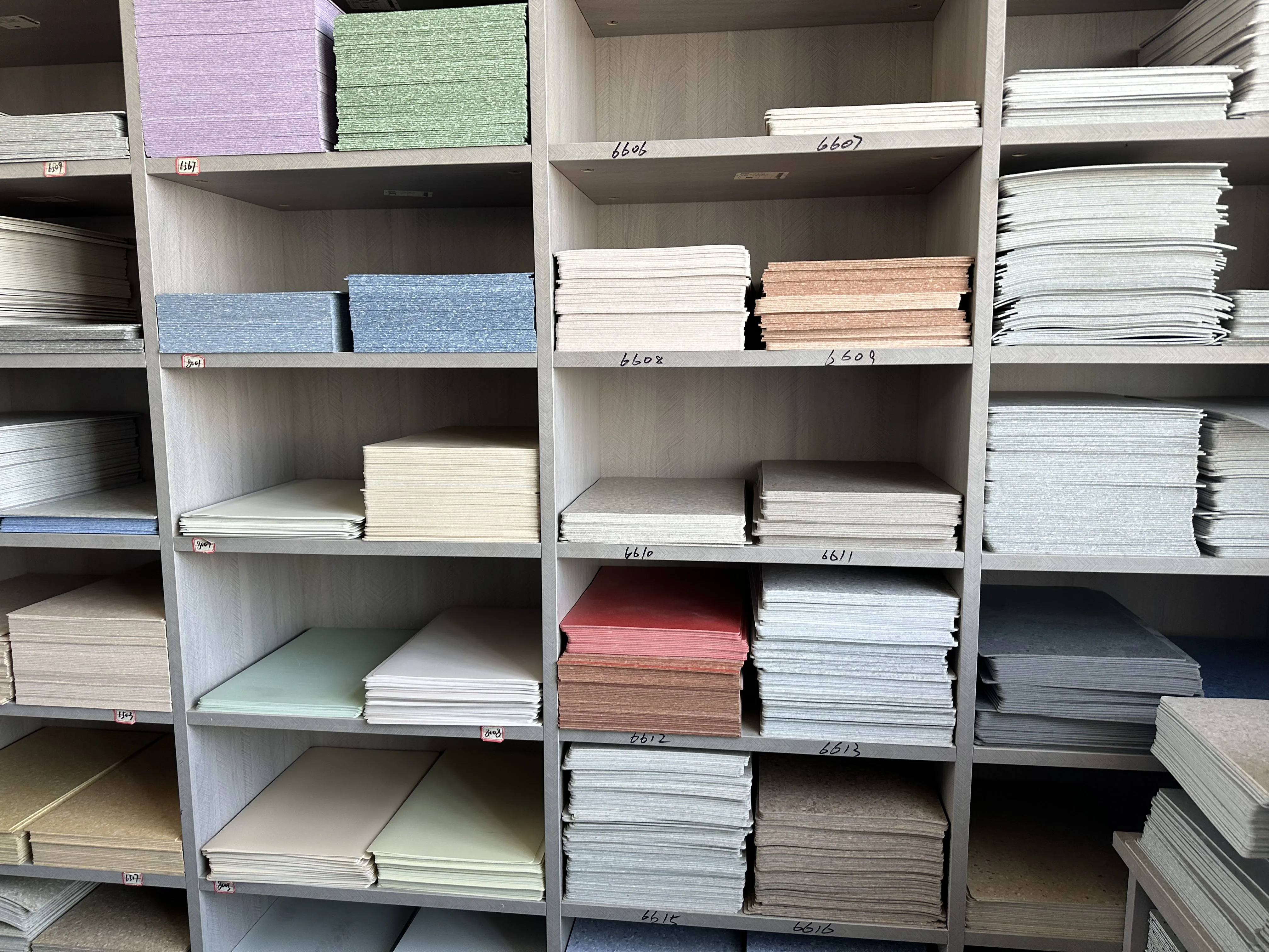 Red 2*20m Homogeneous Flooring Waterproof Anti Slip PVC Vinyl Roll for School Hospital Plastic Sheet