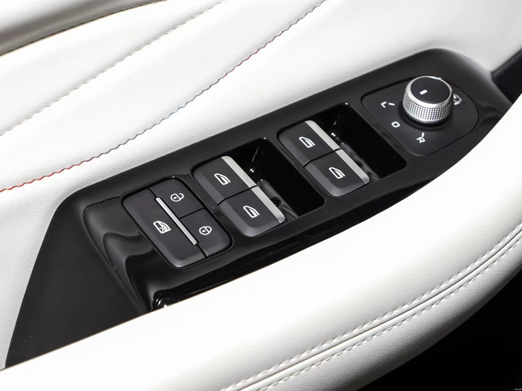 2024 Geely MonjaroL 2.0TD high-power automatic two-drive Skyrim version of compact SUV Fuel car