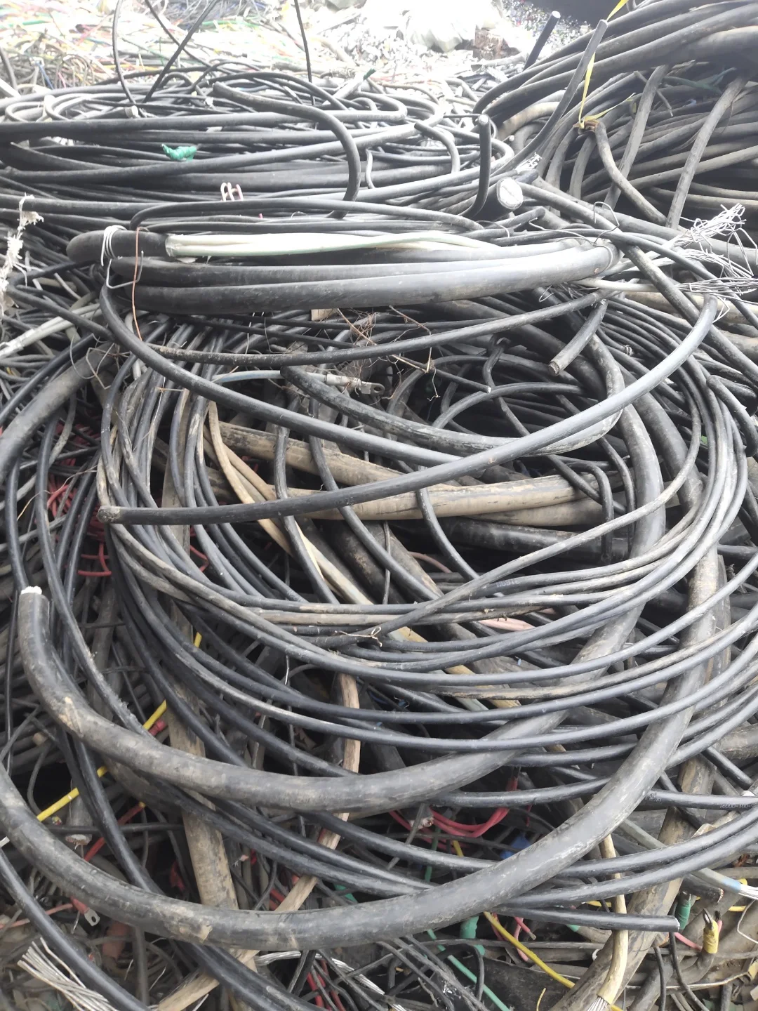 Большой запас алюминиевого лома провода конкурентоспособная цена 99.9% алюминиевого лома провода