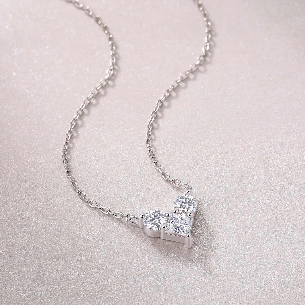 Custom vvs moissanite heart pendant necklace women wedding jewelry 925 sterling silver 3Grain gra certified moissanite necklace